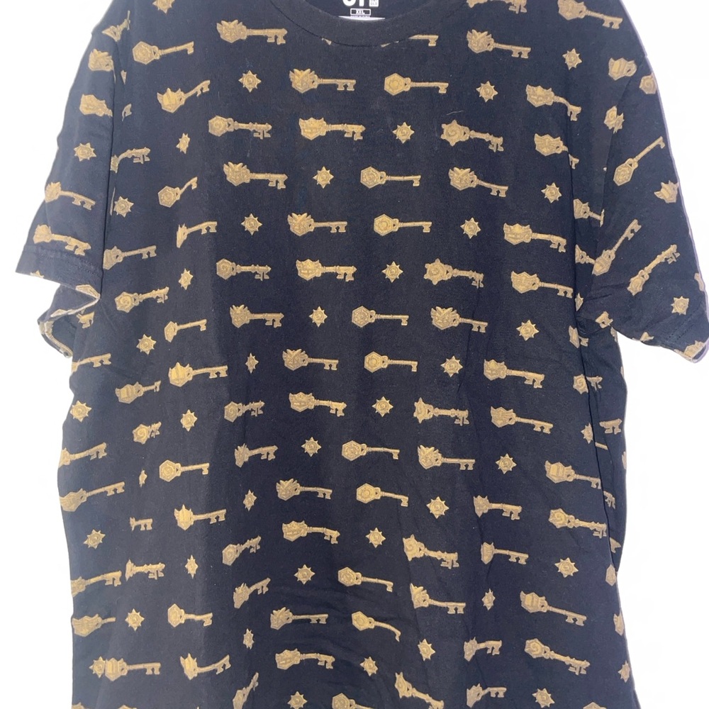 Blizzard Entertainment black and gold Keyblade T-Shirt Size XXL
- Men
